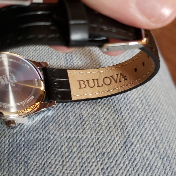 Womens bulova watch - Picture 7 of 8